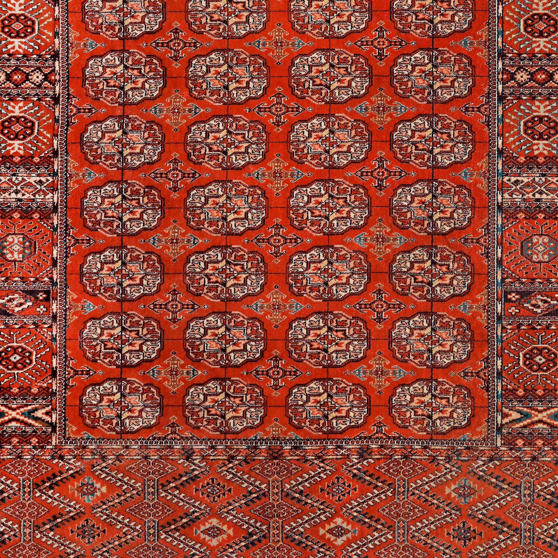 Buhara wool rug, decorated with specific medallions, Turkmenistan, mid-20th century - Bild 2 aus 2