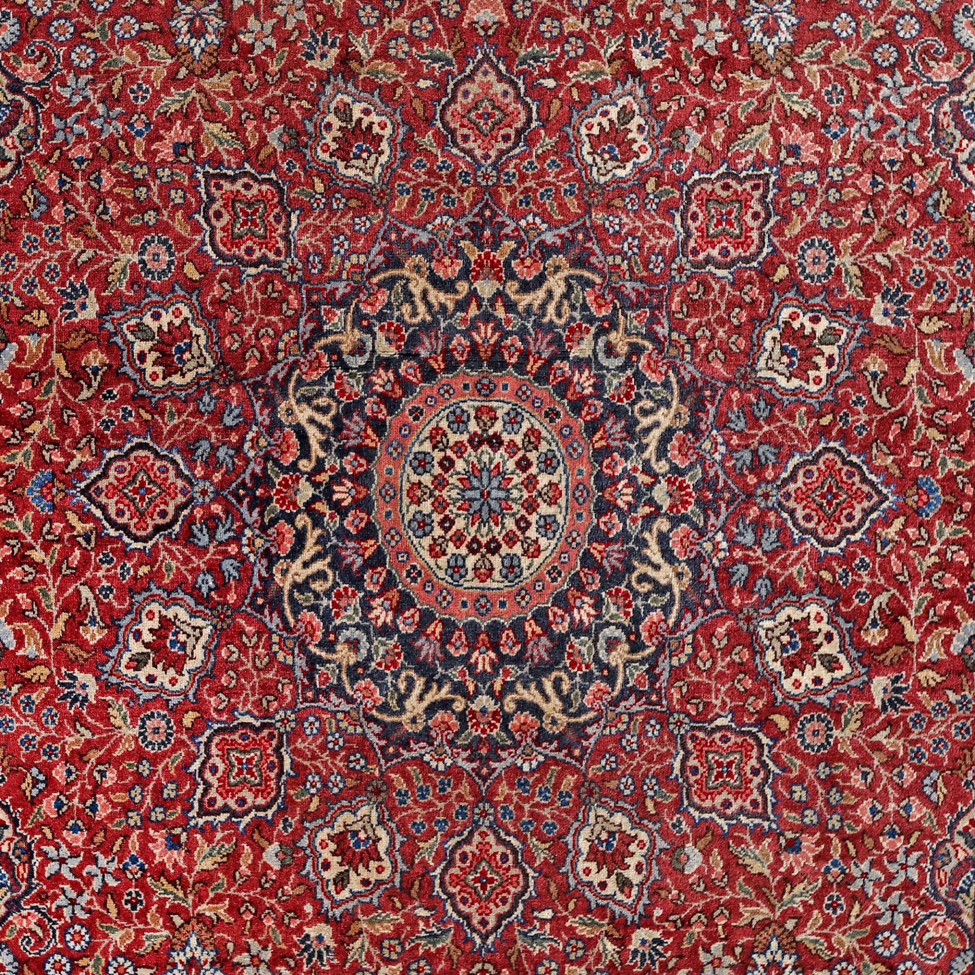 Tabriz wool rug, decorated with medallions and floral motifs specific to the area, approx. 1950 - Image 2 of 2
