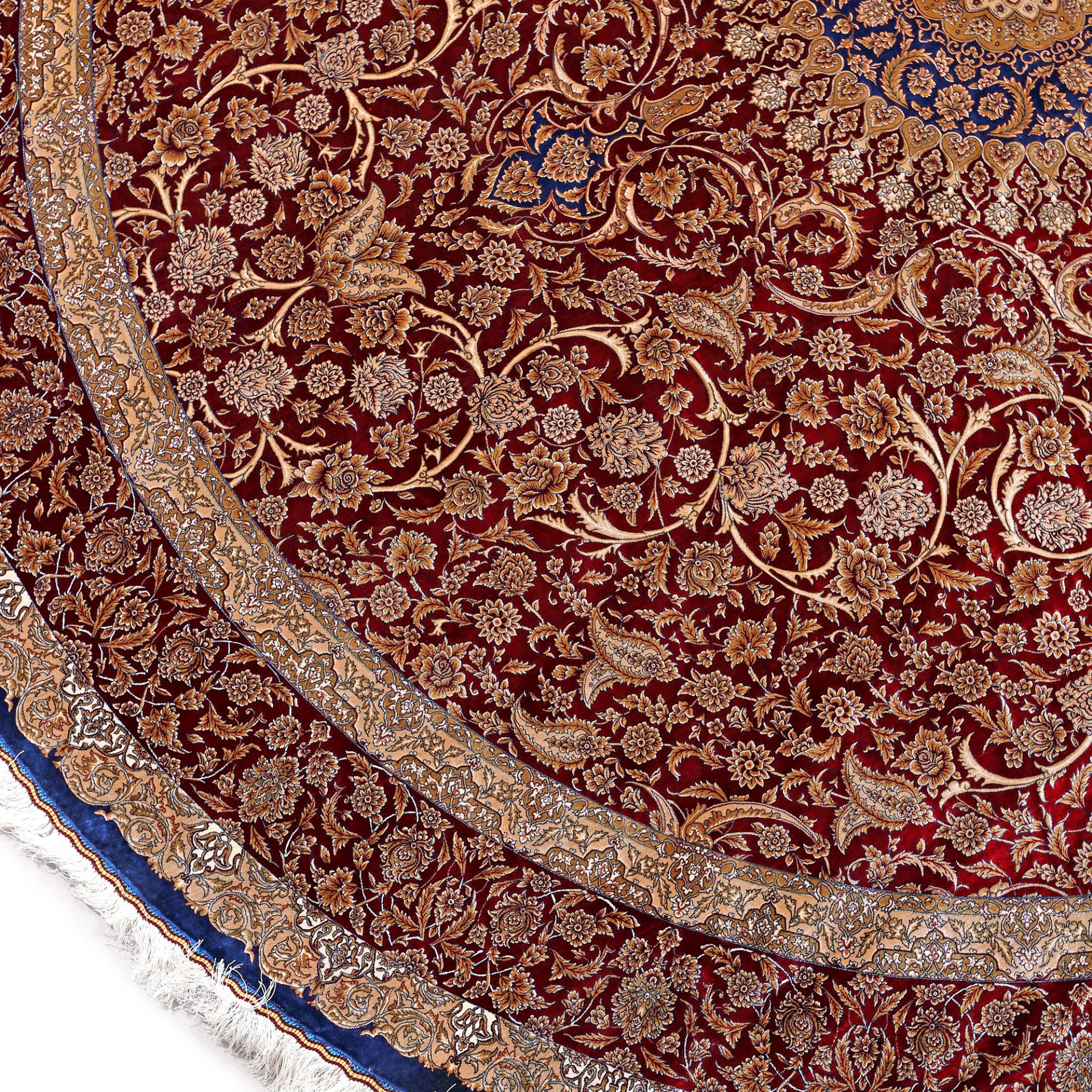 Round Qum (Ghom) silk rug on silk warp, decorated with rosette and roses, Iran - Bild 2 aus 2