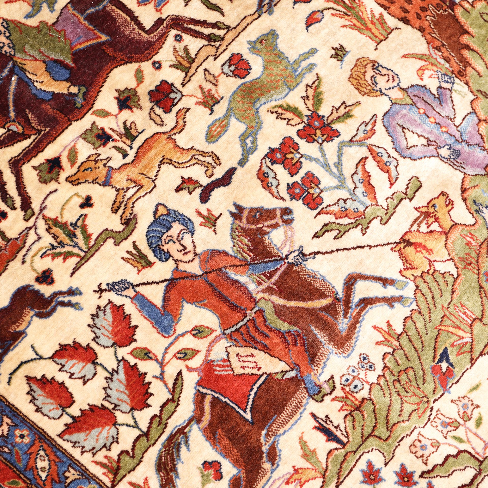 Tabriz wool rug, decorated with hunting scenes, signed, Iran, mid-20th century - Bild 2 aus 4