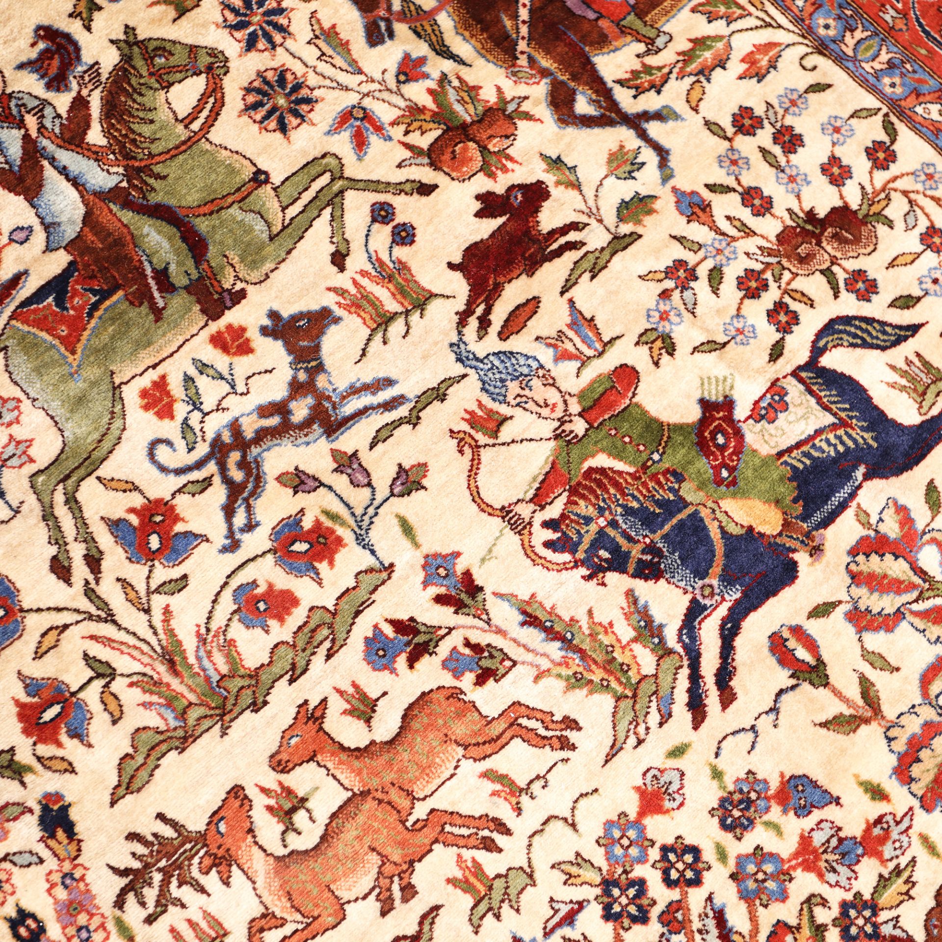 Tabriz wool rug, decorated with hunting scenes, signed, Iran, mid-20th century - Bild 3 aus 4