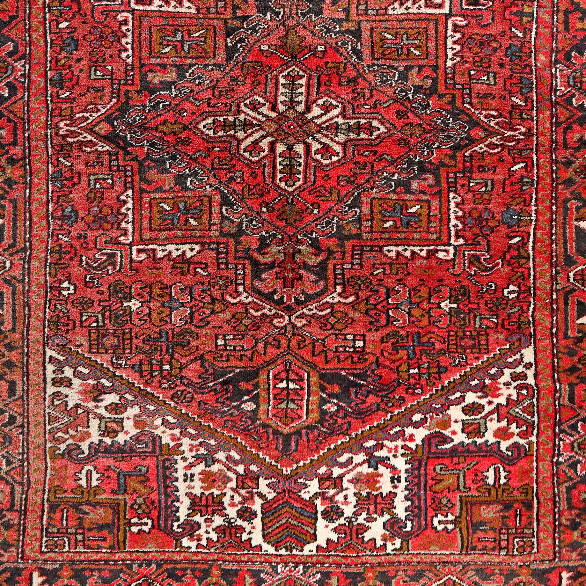 Heriz wool rug, decorated with medallion and acanthus leaves, Iran, mid-20th century - Bild 2 aus 2