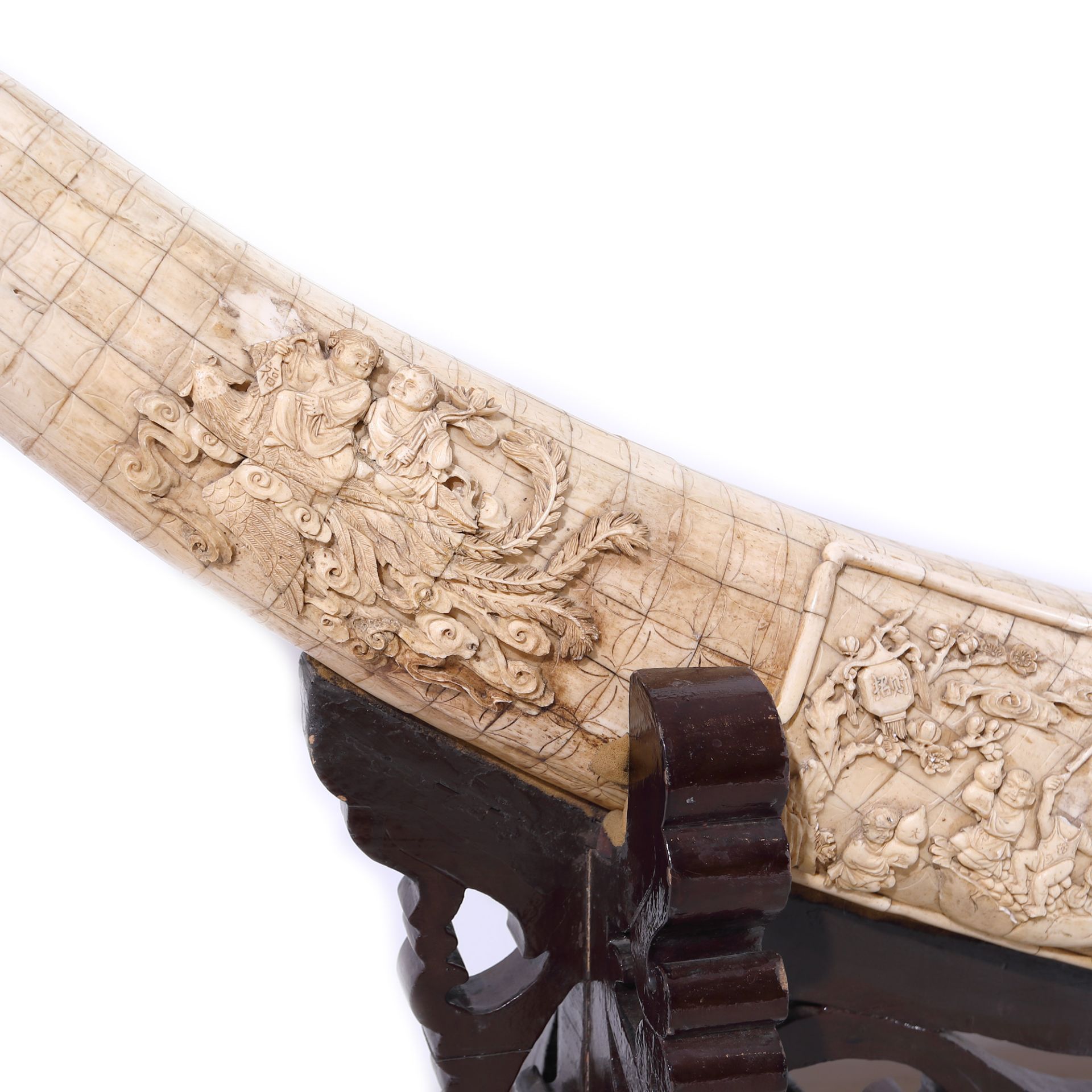 Exotic wood horn plated in ivory, decorated with Daoistic mythological scenes, the Republican period - Image 5 of 7