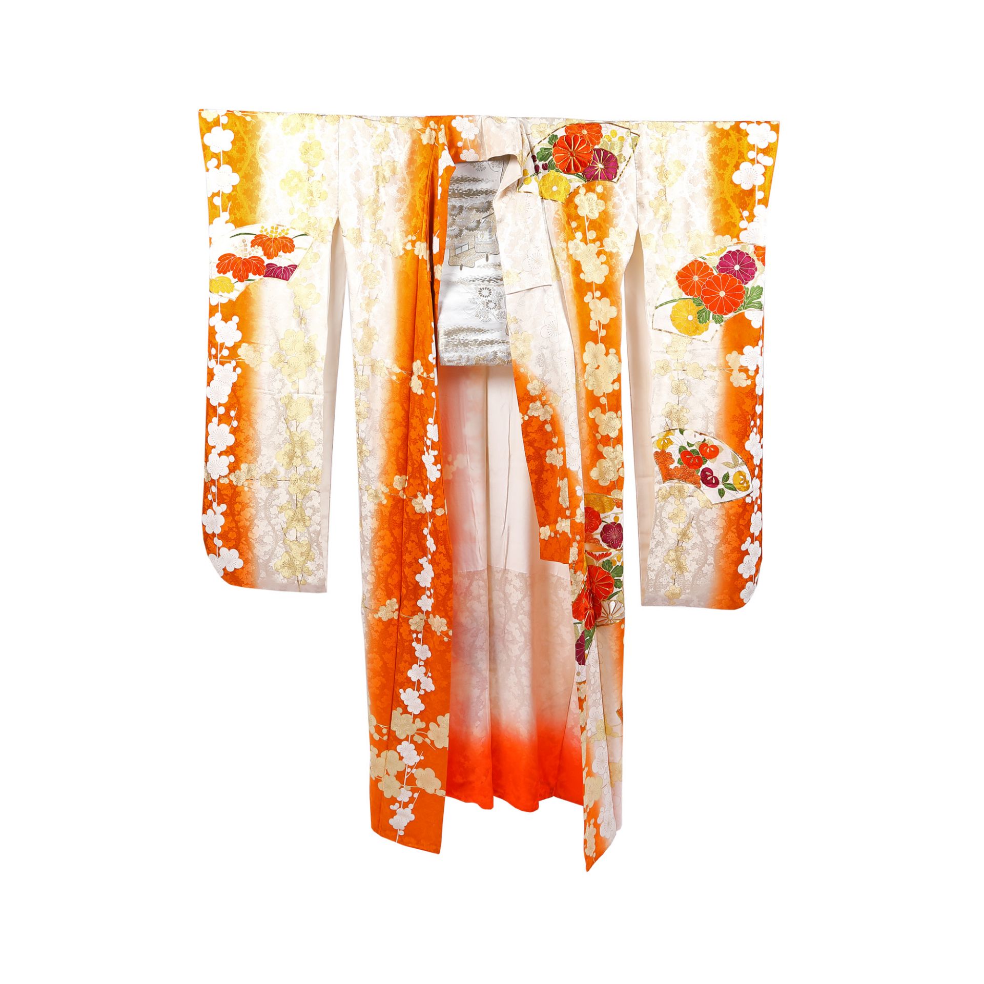 Furisode (kimono ceremonial) made of silk, embellished with cherry-tree flowers and golden thread em
