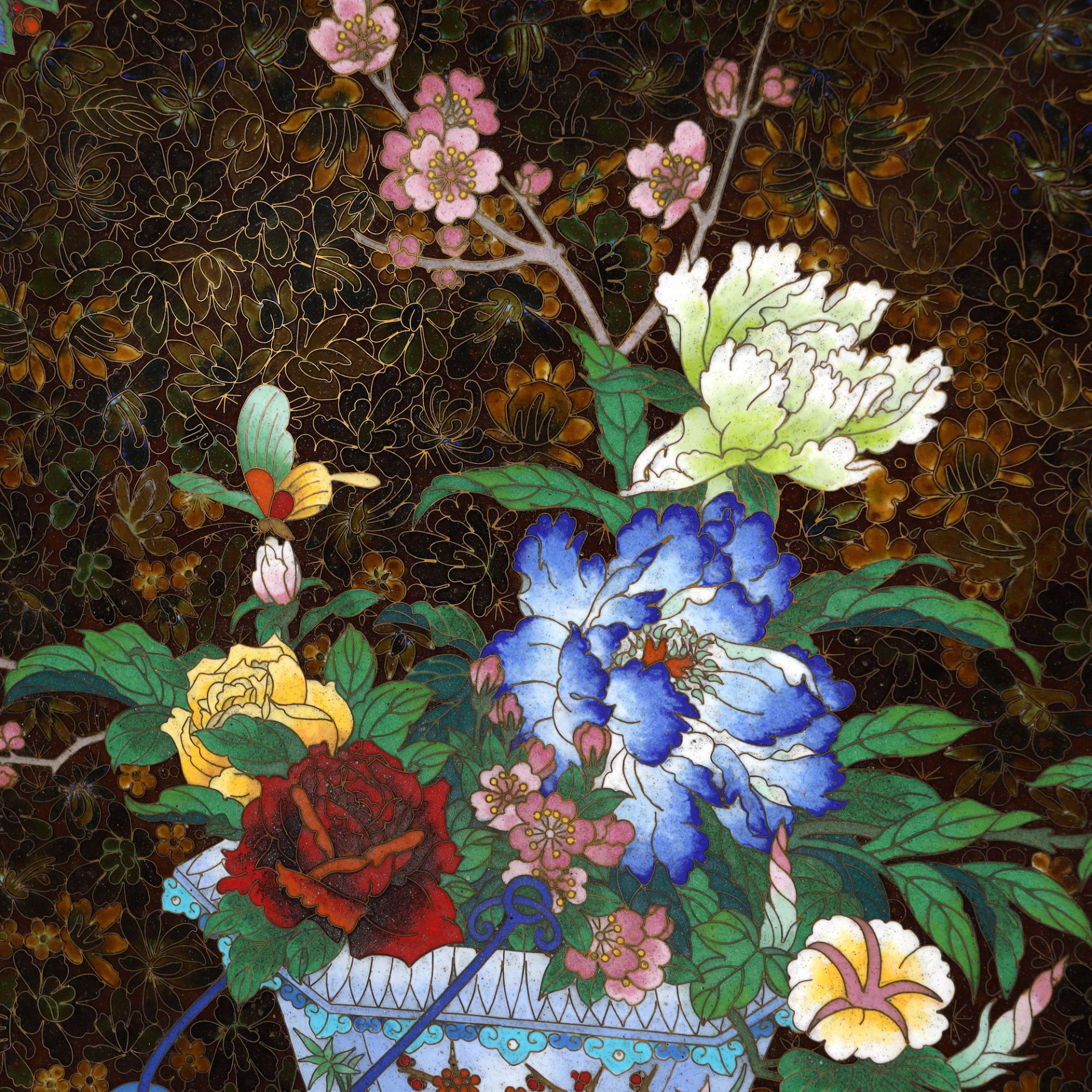 Bronze platter, decorated in the cloisonné technique, with floral motifs, China, mid-20th century - Image 2 of 3