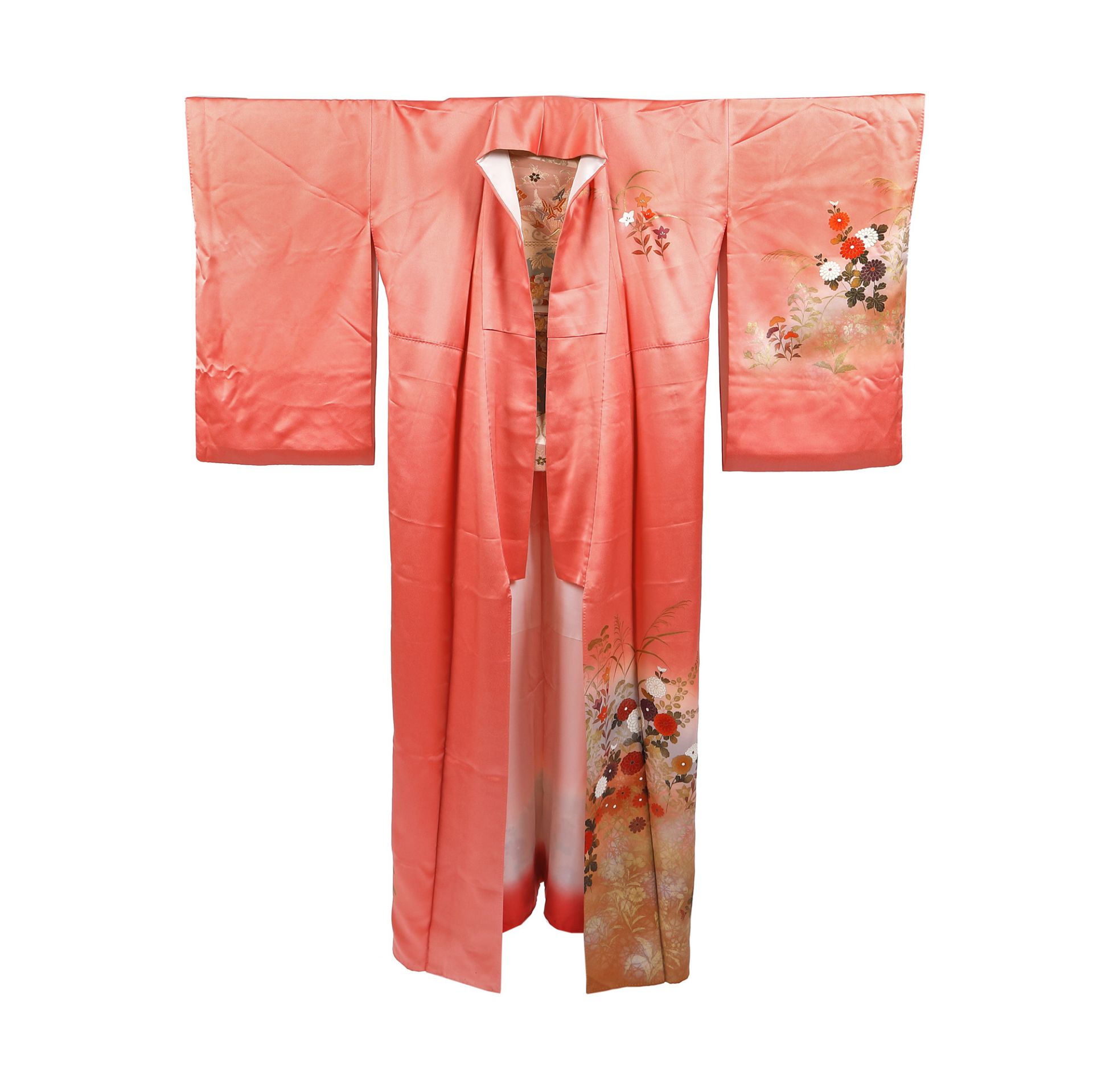 Tsukesage (formal kimono formal) made of silk, embellished with painted chrysanthemums, bearing a fa