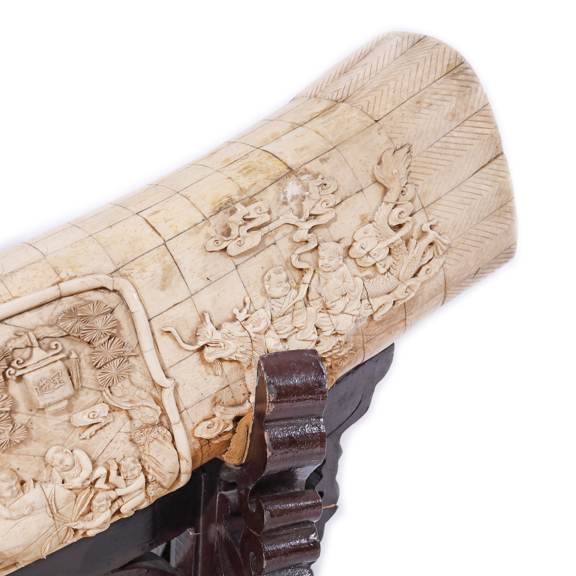 Exotic wood horn plated in ivory, decorated with Daoistic mythological scenes, the Republican period - Image 2 of 7