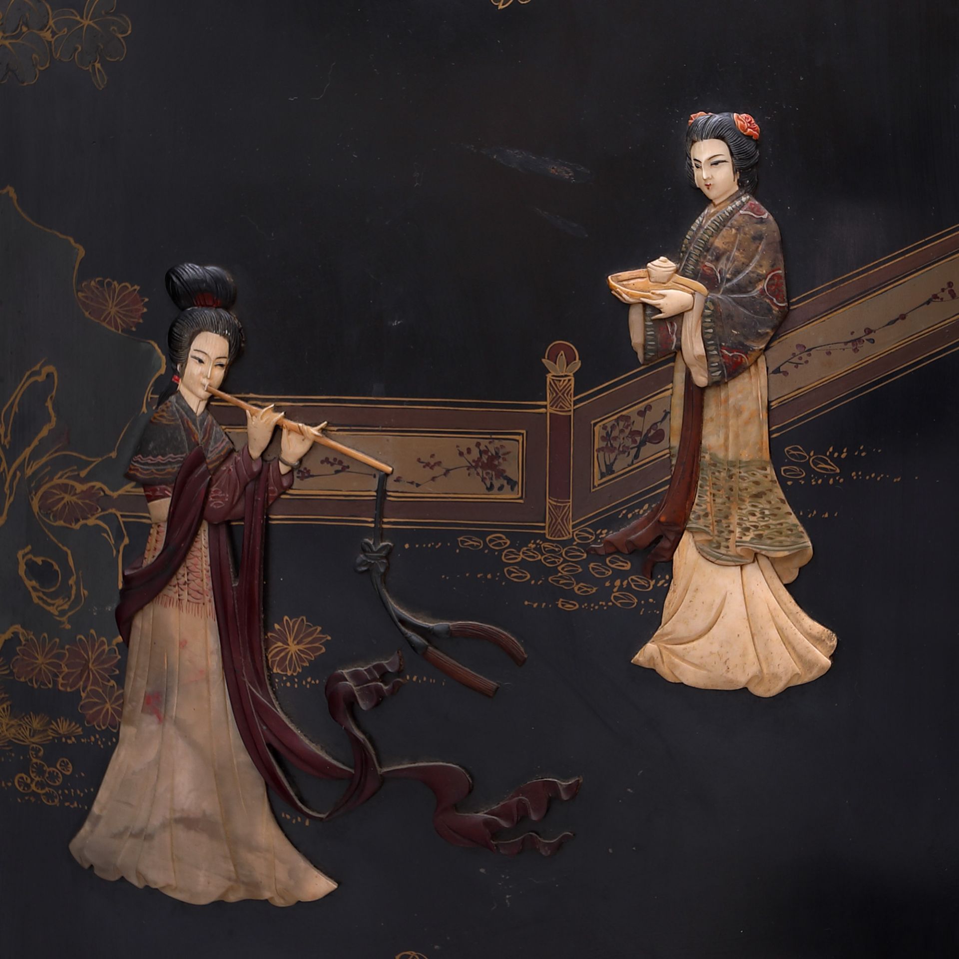 "Courtesans in the Forbidden Palace" - Coromandel-type screen, made of laque de Chine, decorated wit - Image 2 of 9