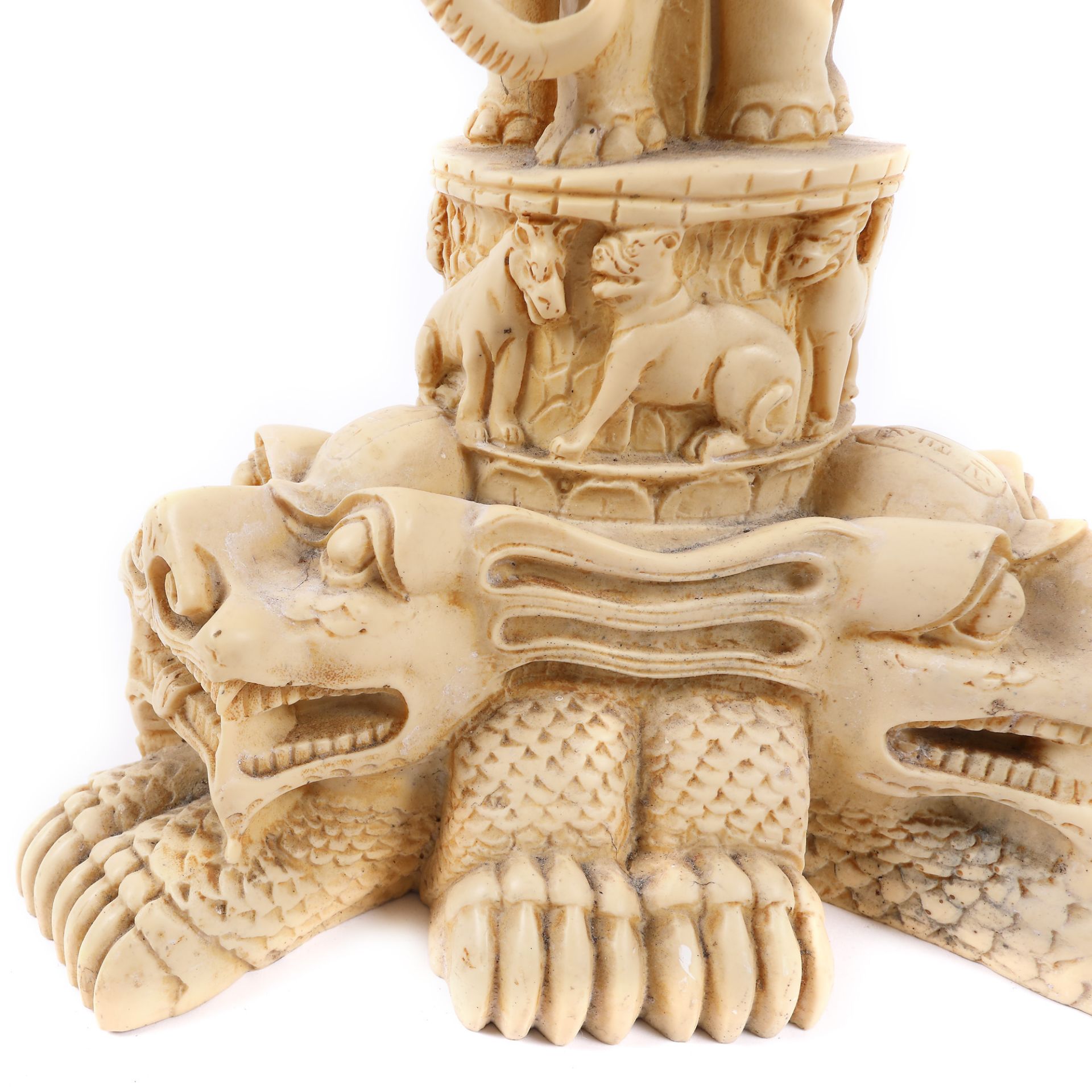 Coffee table with sculpted bone top, decorated with a scene from the imperial court of the Qing dyna - Image 4 of 6
