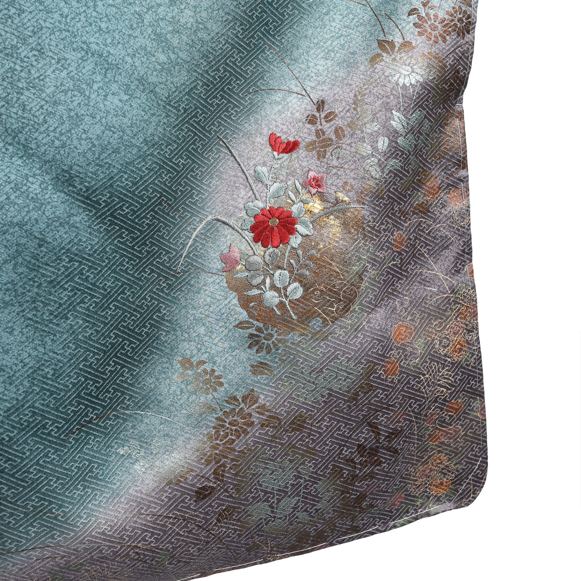 Tsukesage (formal kimono) made of silk, it has elaborate floral embellishments, embroidered and pain - Image 2 of 4