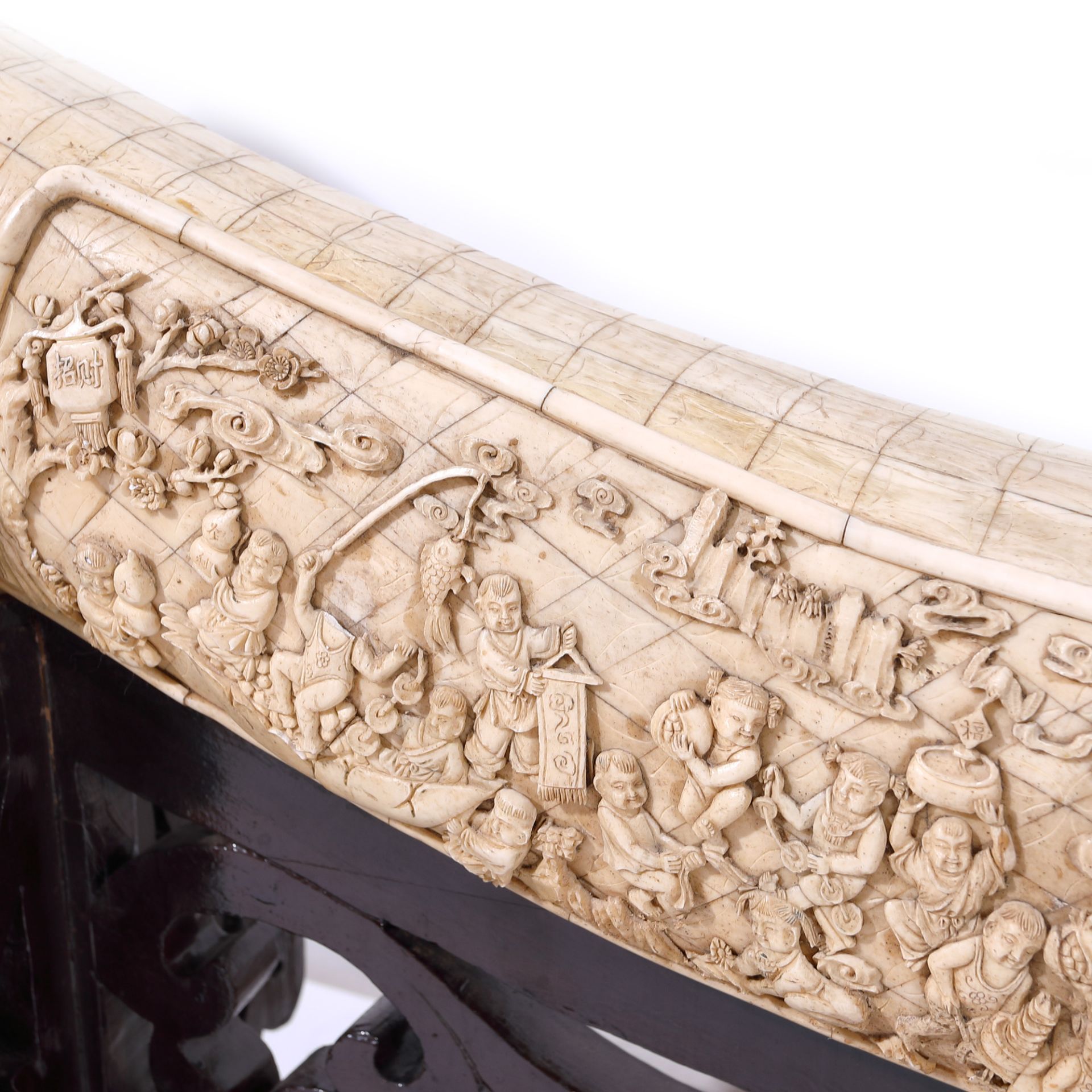 Exotic wood horn plated in ivory, decorated with Daoistic mythological scenes, the Republican period - Image 4 of 7