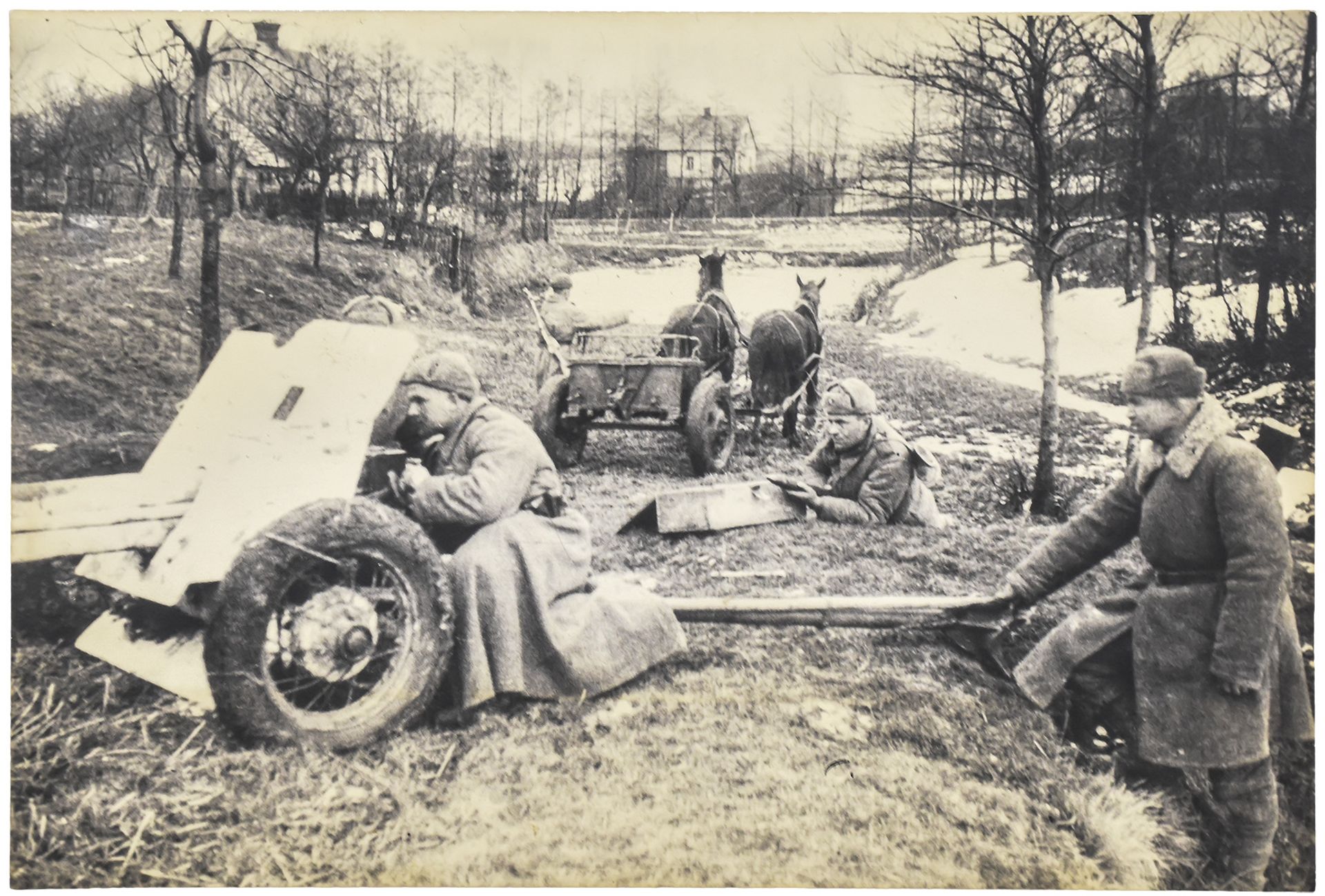 Semyannikov, F. Artillery group. Press photo. 1944. 10x14,5 cm.