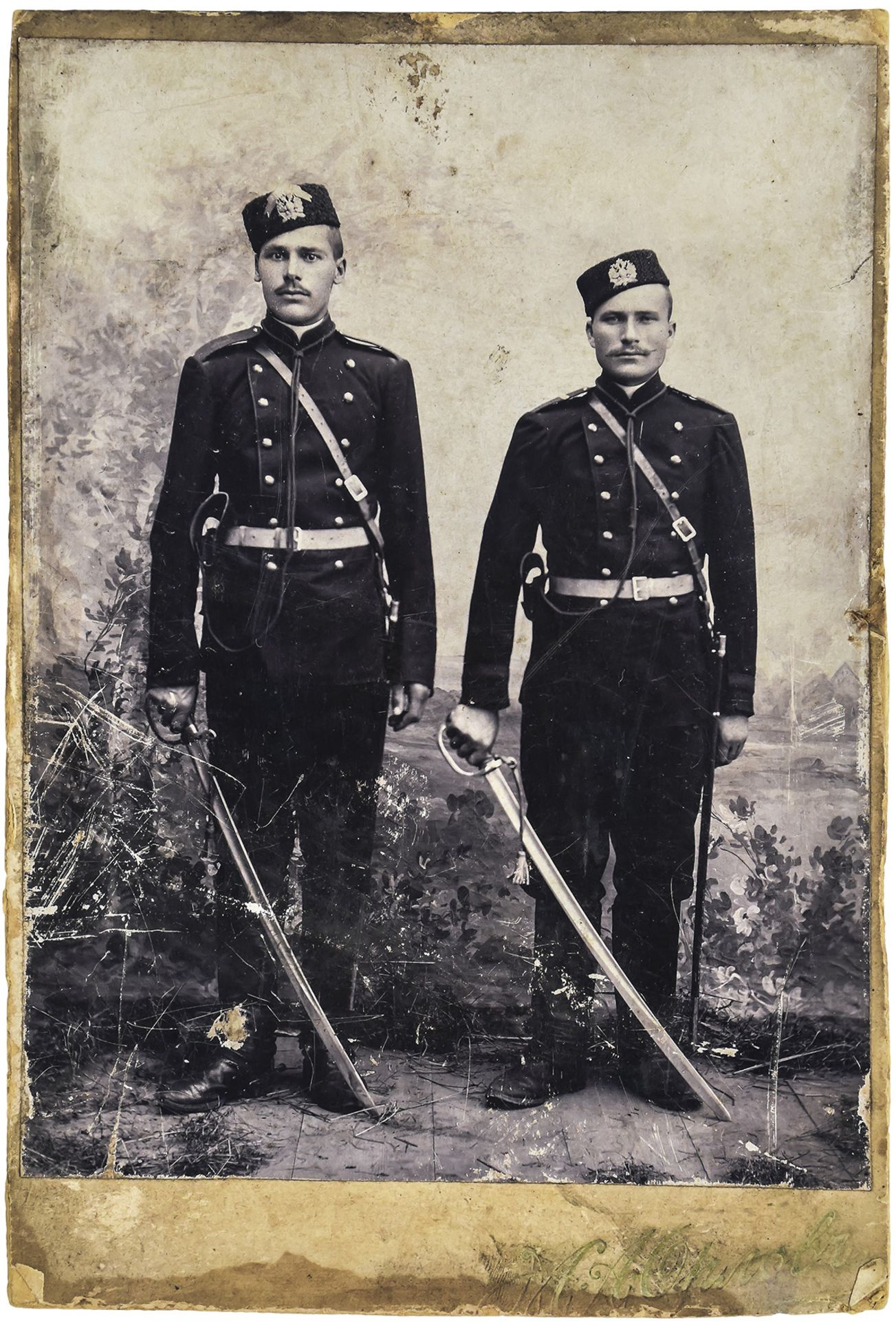 Orlov, M. Cabinet Portrait of two soldiers. 1910s. 15,5x10,5 cm.