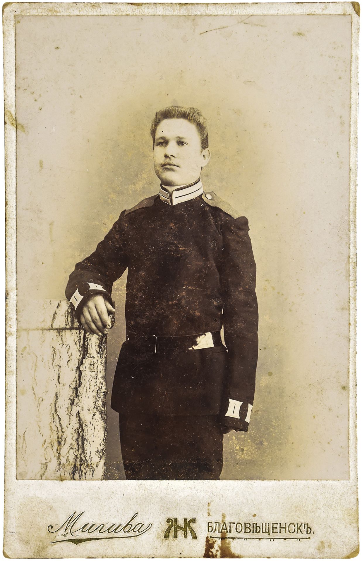 Cabinet portrait of military servant. Migiv's photostudio. 1910s. 15x10,5 cm.