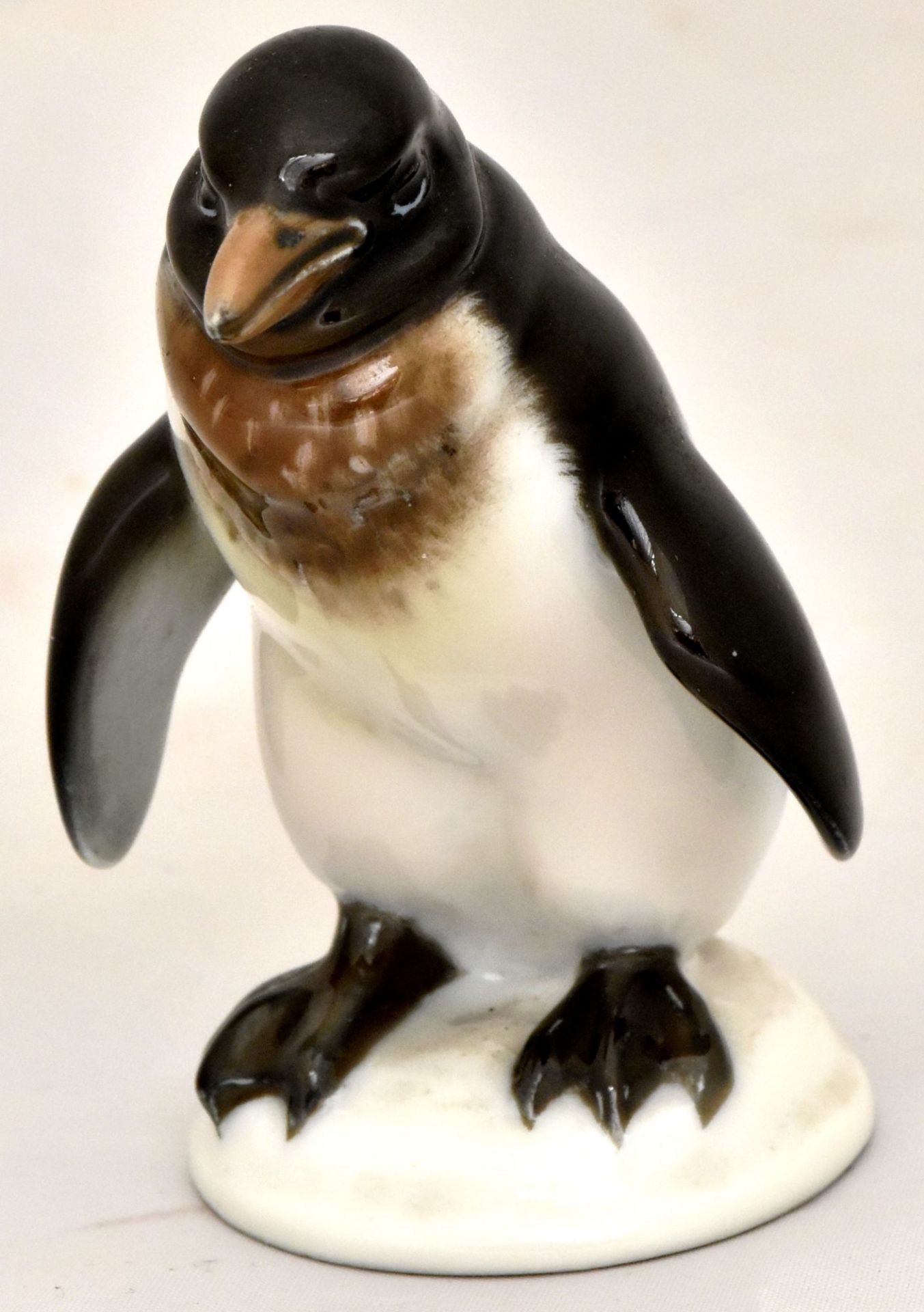 Porcelain figure of penguin. Germany. Rosenthal. Early 20th century.