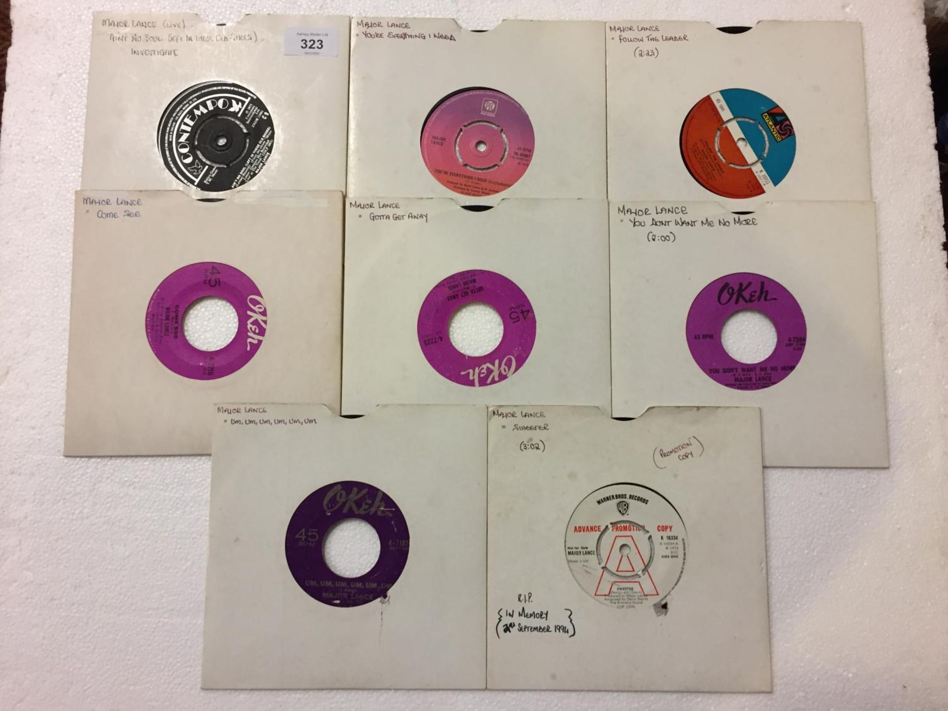 A COLLECTION OF 7 INCH VINYL RECORDS, ONE BEING LIVE, BY MAJOR LANCE TO INLUDE 'SWEETER', 'FOLLOW