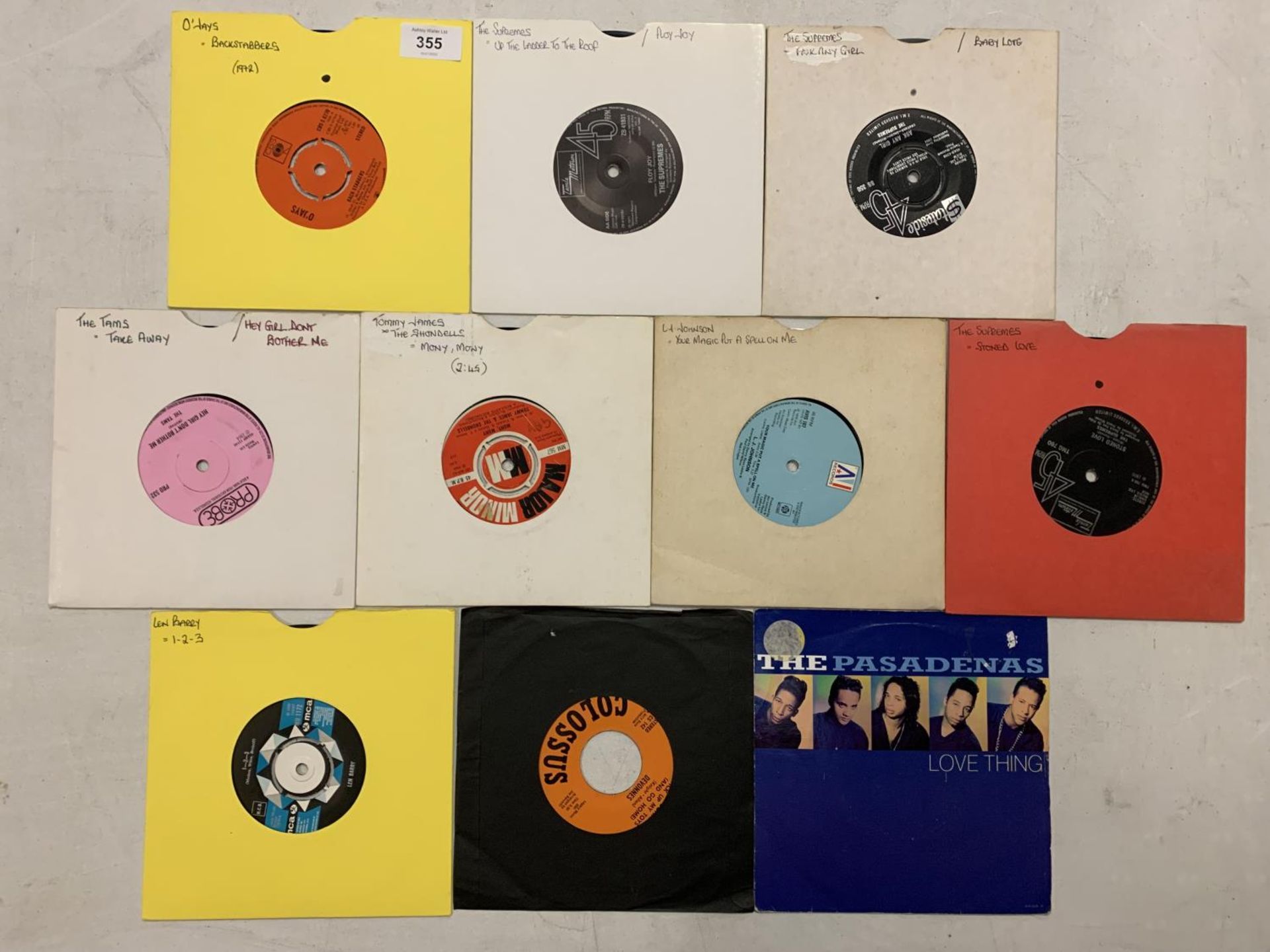 A COLLECTION OF 7 INCH MOSTLY FUNK / SOUL VINYL RECORDS TO INCLUDE: O'JAYS, THE SUPREMES, THE TAMS