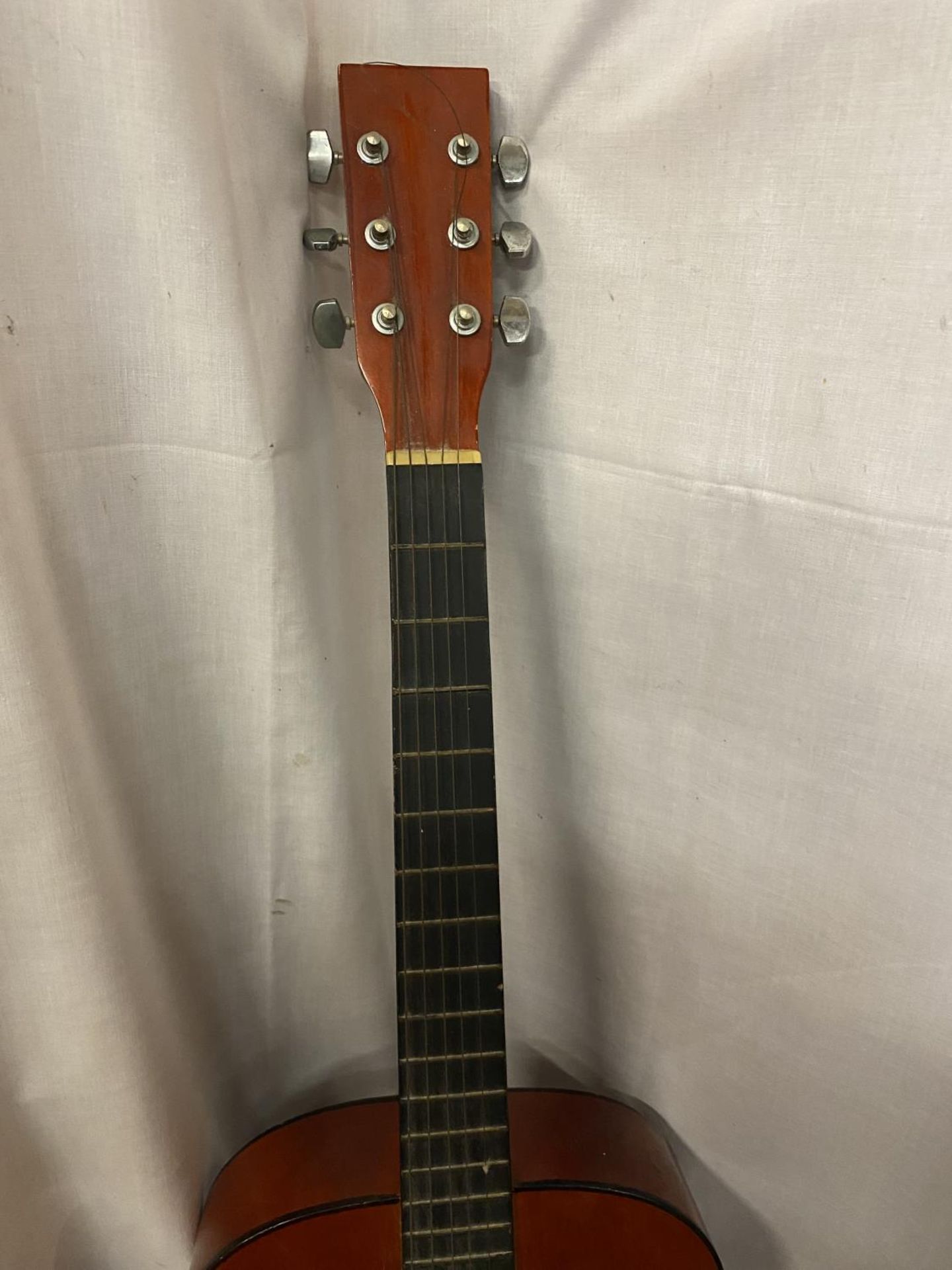 AN ACCOUSTIC GUITAR. (ONLY 5 STRINGS) - Image 2 of 4