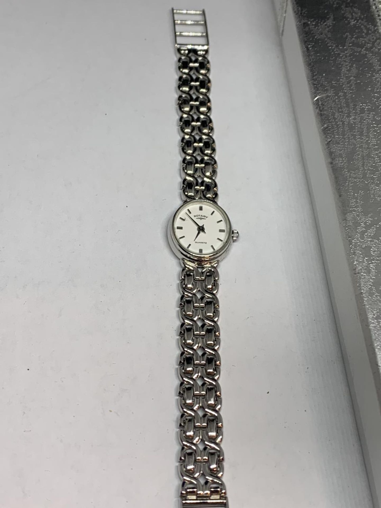 A LADIES MARKED SILVER ROTARY WRISTWATCH WITH PRESENTATION BOX, SEEN WORKING BUT NO WARRANTY - Image 3 of 4