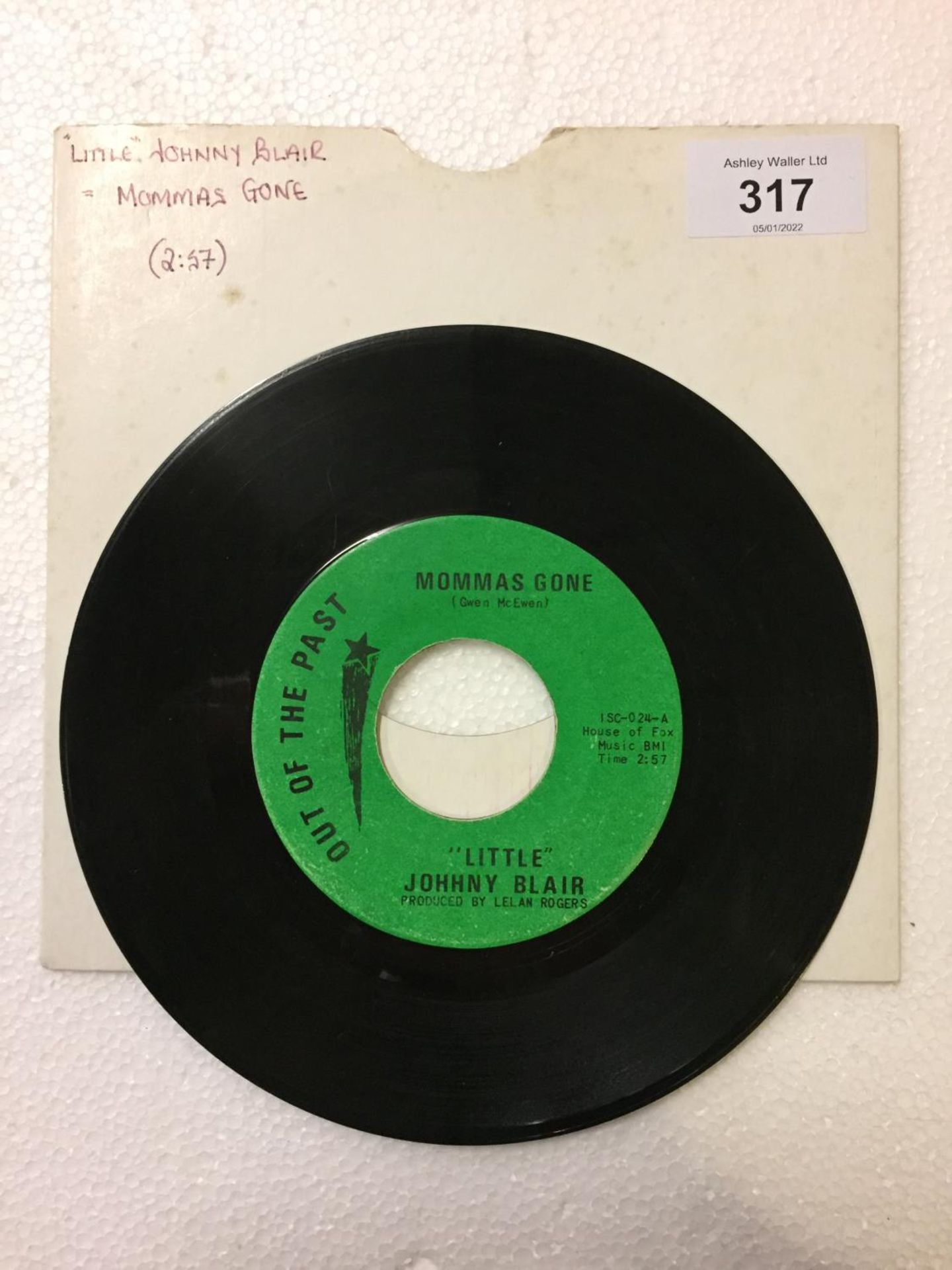 A 7 INCH VINYL FUNK / SOUL RECORD 'MOMMAS GONE' BY LITTLE JOHNNY BLAIR (PRINTED ERROR OF ARTIST'S