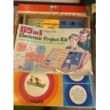 A VINTAGE MONOPOLY SET, COMPACT MECHANICAL ENGINEER SET AND AN ELECTRONIC PROJECT KIT