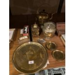 A QUANTITY OF BRASS ITEMS TO INCLUDE, A SPIRIT KETTLE, CLOCK, BRASS TRAY, PERPETUAL CALENDER, ETC