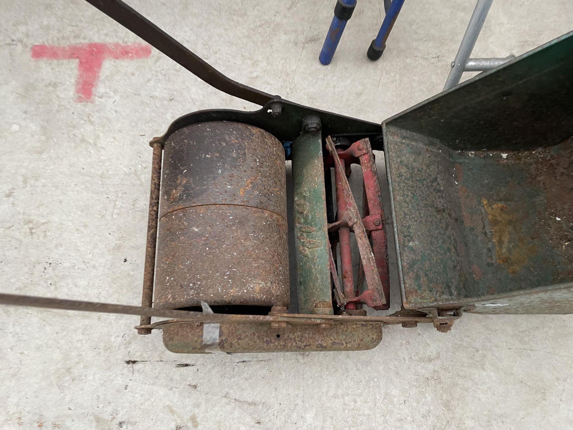 A WEBB VINTAGE PUSH MOWER WITH GRASS BOX - Image 2 of 3