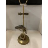 A HORSE THEMED BRASS TABLE LAMP WITH HORSE HEAD AND HORSE SHOE, TO HOUSE TWO SIDE LIGHT FITTINGS,