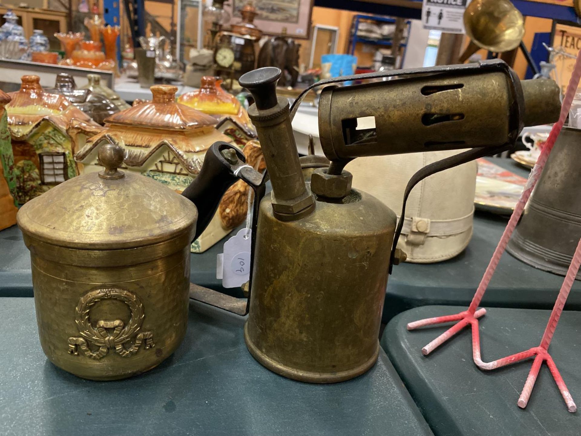 A VINTAGE BRASS BLOW TORCH TOGETHER WITH A BRASS LIDDED POT