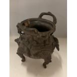A BRONZE TWIN HANDLED ORIENTAL DESIGNED RINSE CENSOR BOWL DEPICTING FISH AND CHINESE STYLE DRAGON