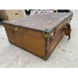 A LARGE VINTAGE TRAVEL CASE