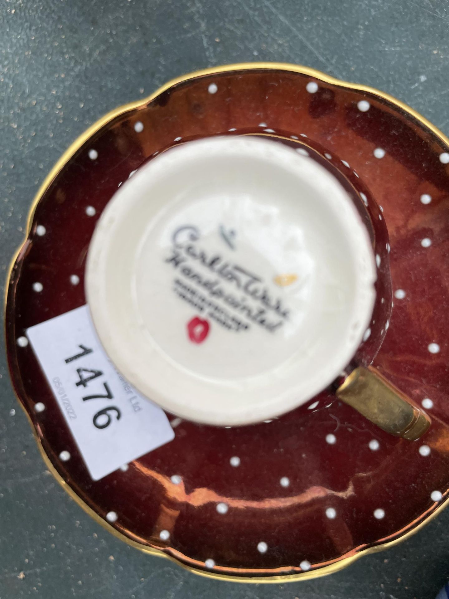 AN ASSORTMENT OF CERAMIC WARE TO INCLUDE A BLUE AND WHITE LIDDED GINGER JAR, A CHEESE DISH AND AN - Image 2 of 5