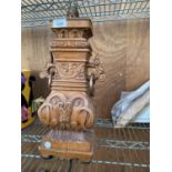 A DECORATIVE CARVE TREEN TABLE LAMP