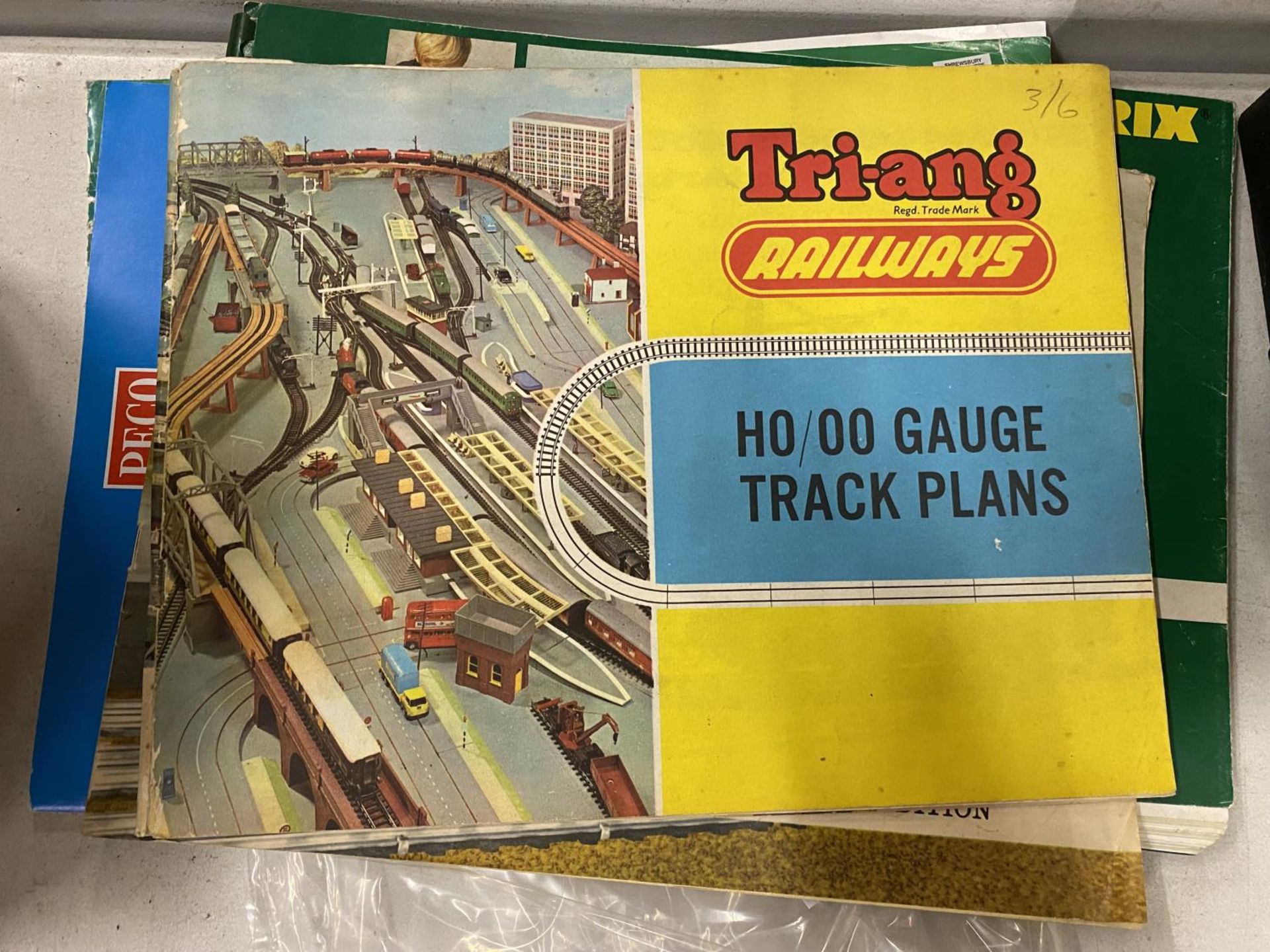 FIVE VINTAGE RAILWAY CATALOGUES TO INCLUDE TRI-ANG, MINITRIX, PECO AND HORNBY