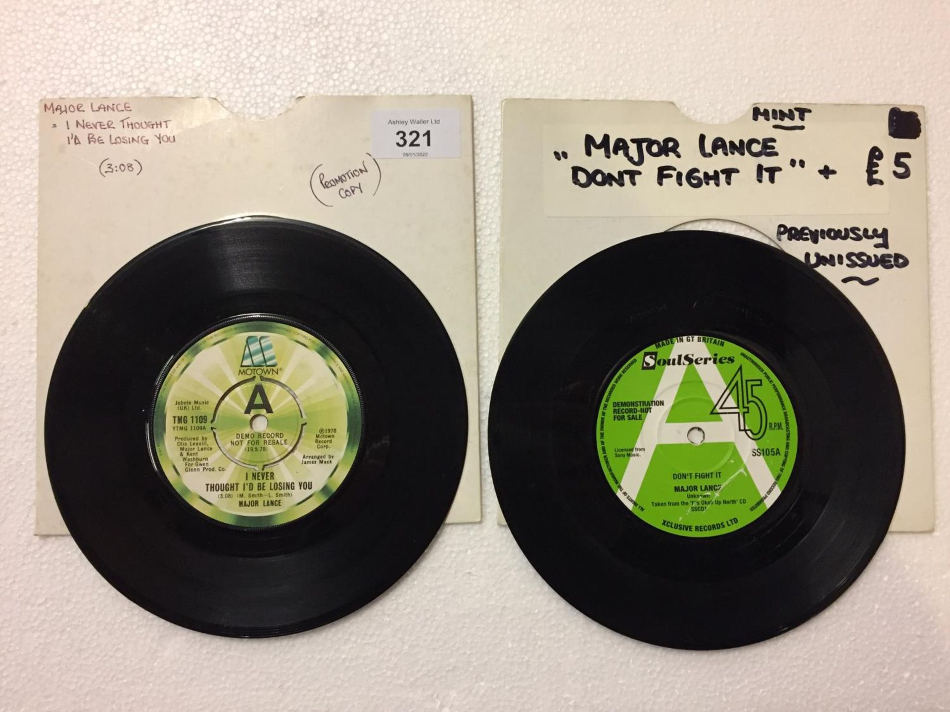 TWO 7 INCH VINYL RECORDS BY MAJOR LANCE TO INCLUDE 'DON'T FIGHT IT' (PREVIOUSLY UNISSUED) AND 'I