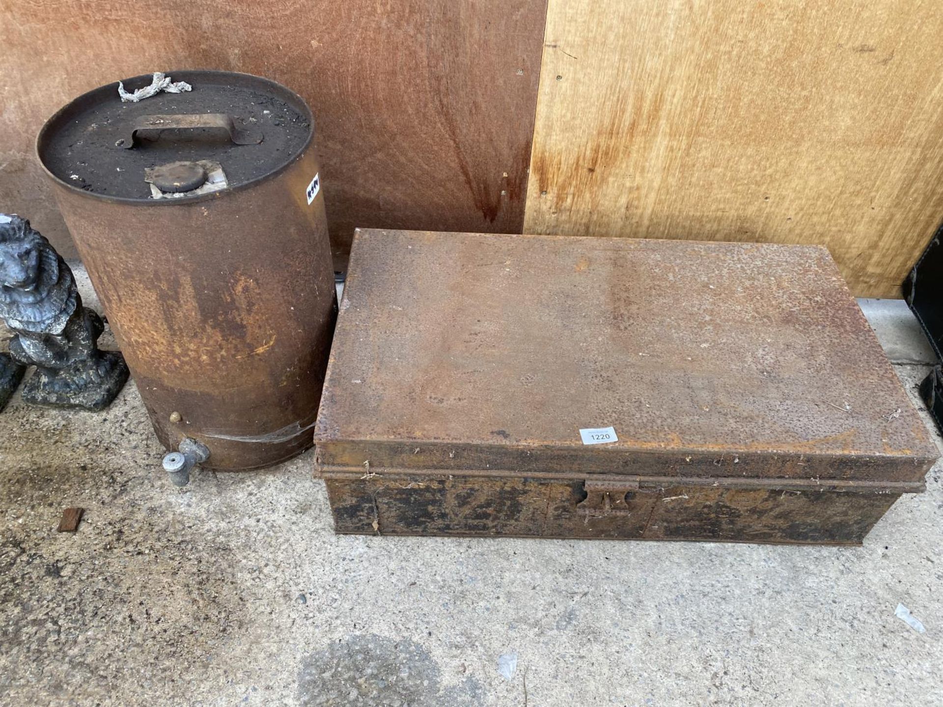 A VINTAGE METAL STORAGE TRUNK AND A FURTHER VINTAGE OIL DRUM