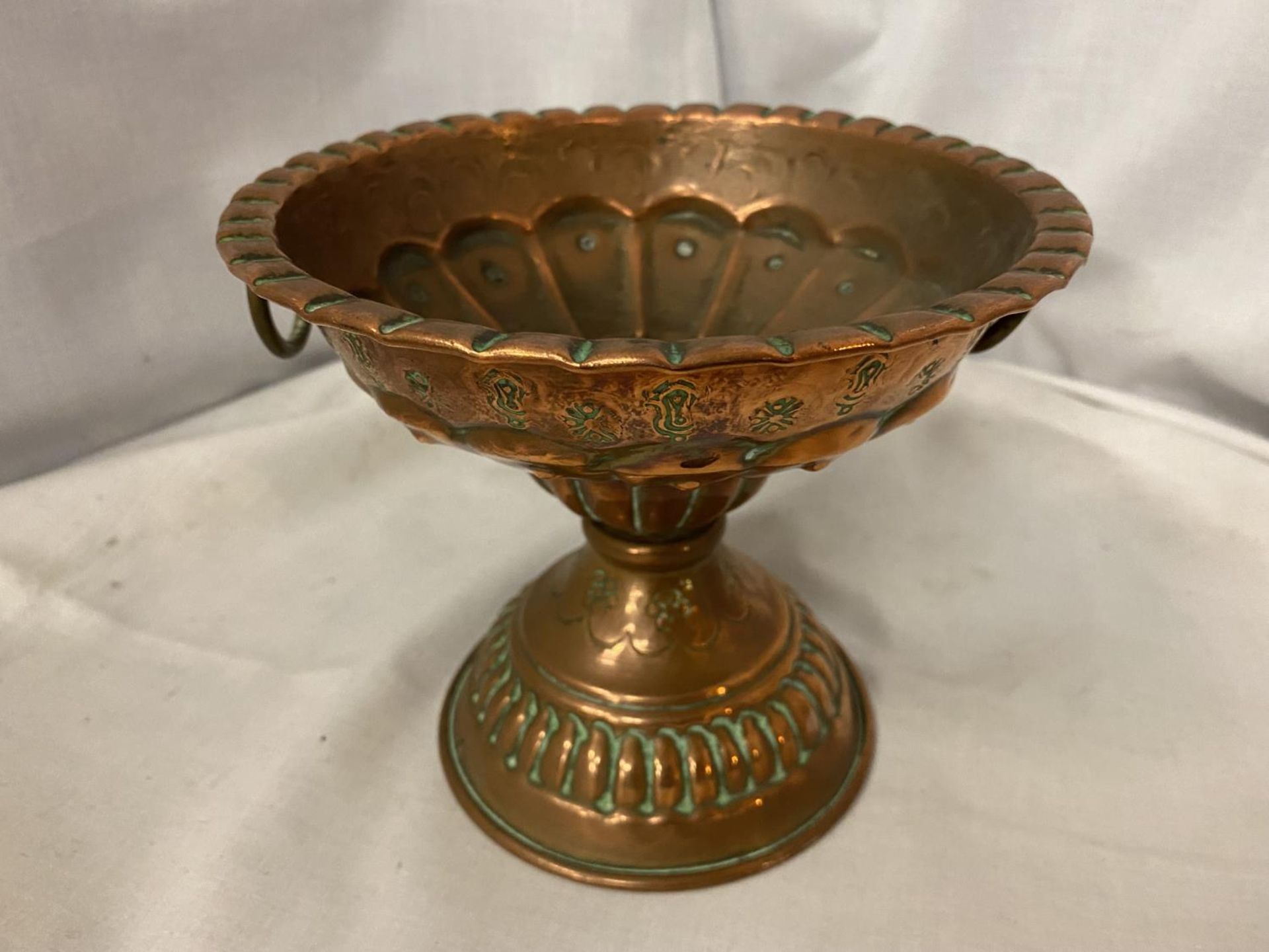 A VINTAGE COPPER TABLE CENTREPIECE