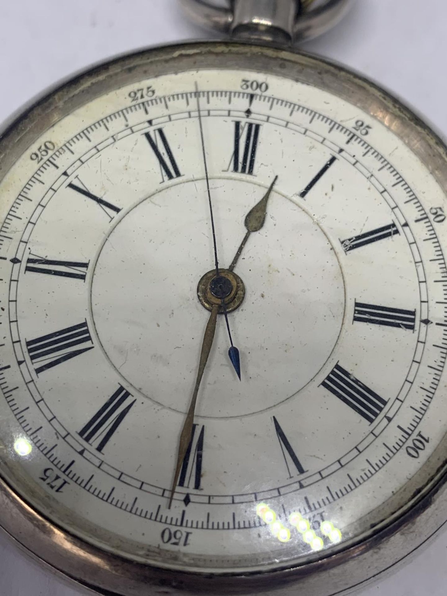 AN ANTIQUE .935 SILVER CHRONOMETRE POCKET WATCH - Image 2 of 5