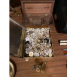 A VINTAGE WOODEN MONEY BOX CONTAINING HA'PENNIES, A TIN CONTAINING VINTAGE BUTTONS, AND SOME BRASS