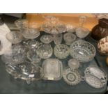 A LARGE AMOUNT OF GLASSWARE TO INCLUDE, BOWLS, PLATES,VASES, CAKE STAND, ETC