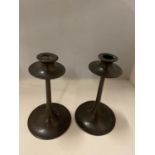 A PAIR OF DRYAD LESTER BRONZE ARTS AND CRAFTS TABLE CANDLESTICKS, STAMPED TO BASE, HEIGHT 20CM,