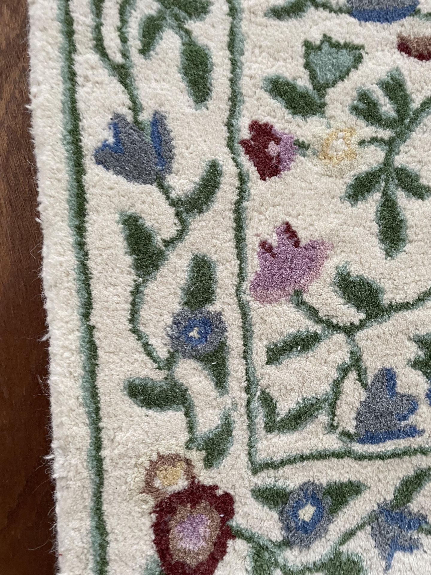 A WOOLEN FLORAL RUNNER APPROX 76 INCH X 27 INCH - Image 2 of 2