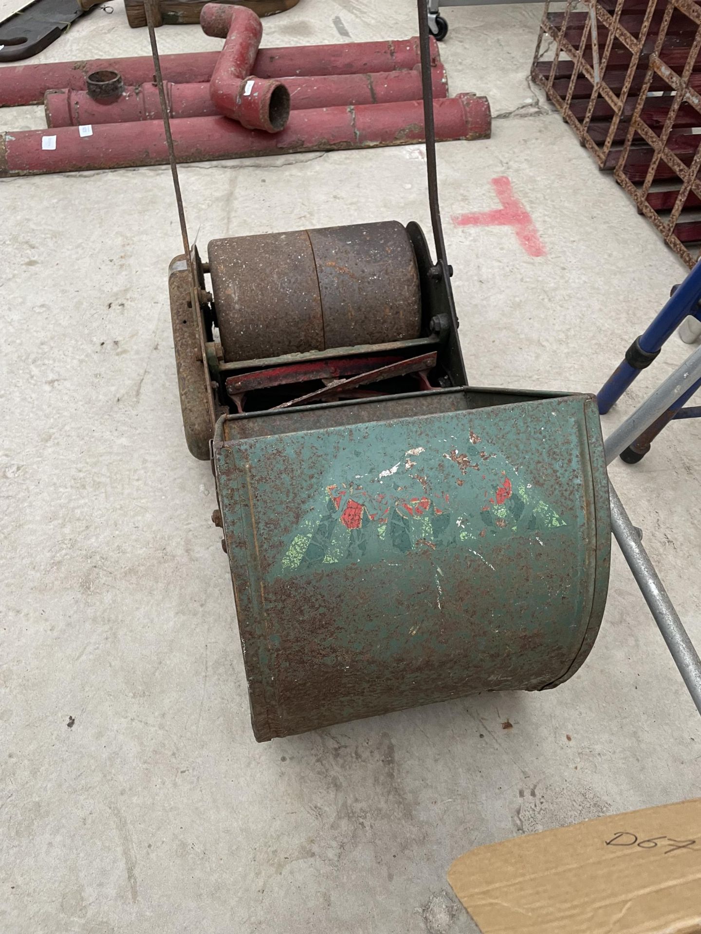 A WEBB VINTAGE PUSH MOWER WITH GRASS BOX - Image 3 of 3