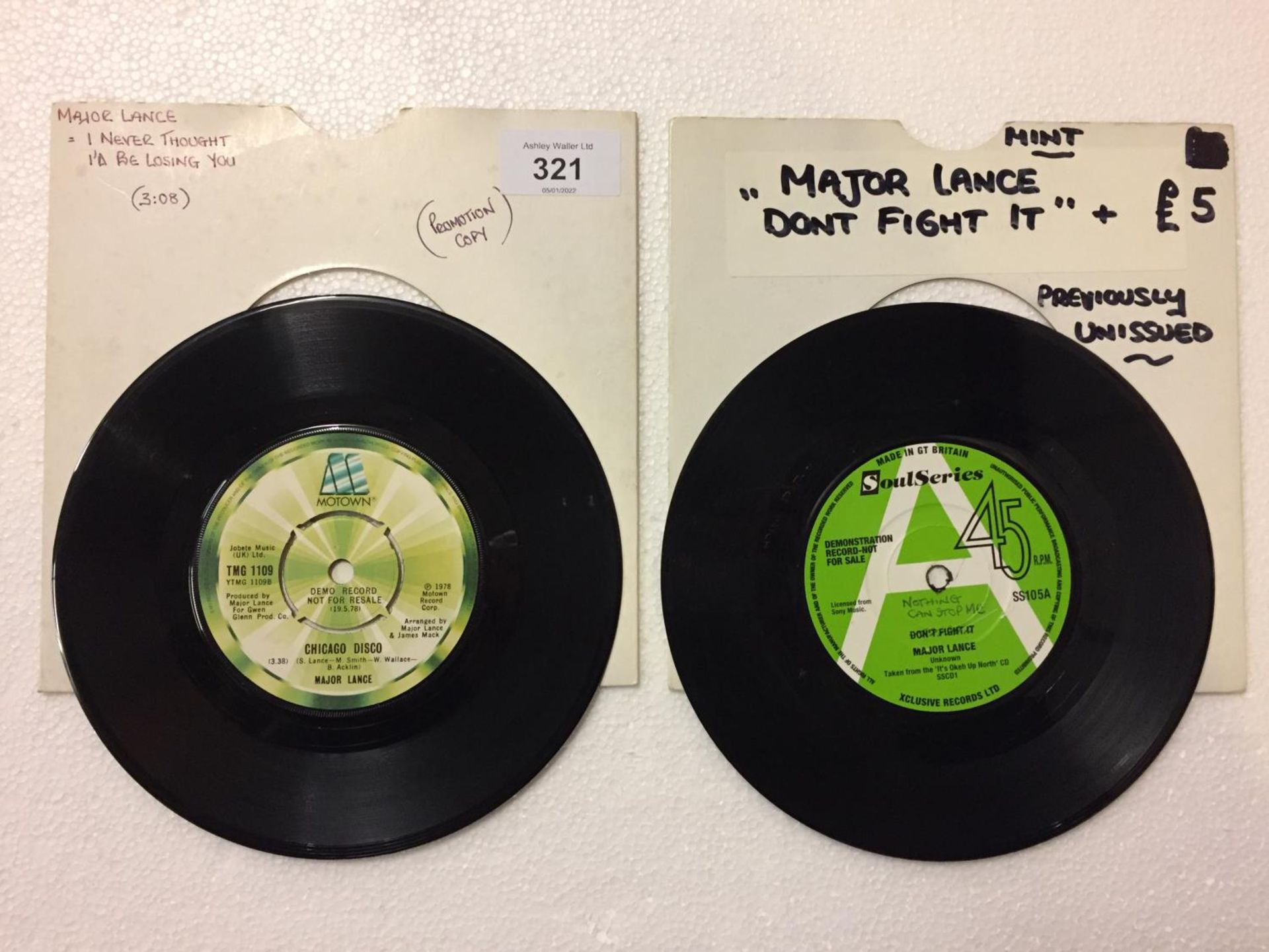 TWO 7 INCH VINYL RECORDS BY MAJOR LANCE TO INCLUDE 'DON'T FIGHT IT' (PREVIOUSLY UNISSUED) AND 'I - Image 2 of 2