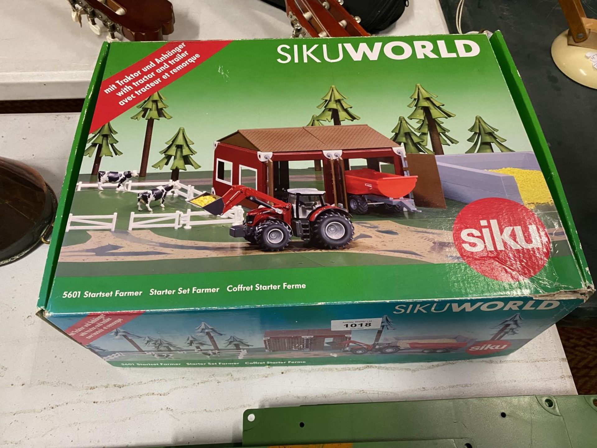 A BOXED SIKUWORLD STARTER SET- FARMER NO. 5601, PLEASE NOTE THERE IS NO TRACTOR AND TRAILER - Image 6 of 6