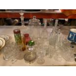 A QUANTITY OF GLASSWARE TO INCLUDE A CRANBERRY JUG, DECANTERS, SCENT BOTTLES, GLASSES, ETC
