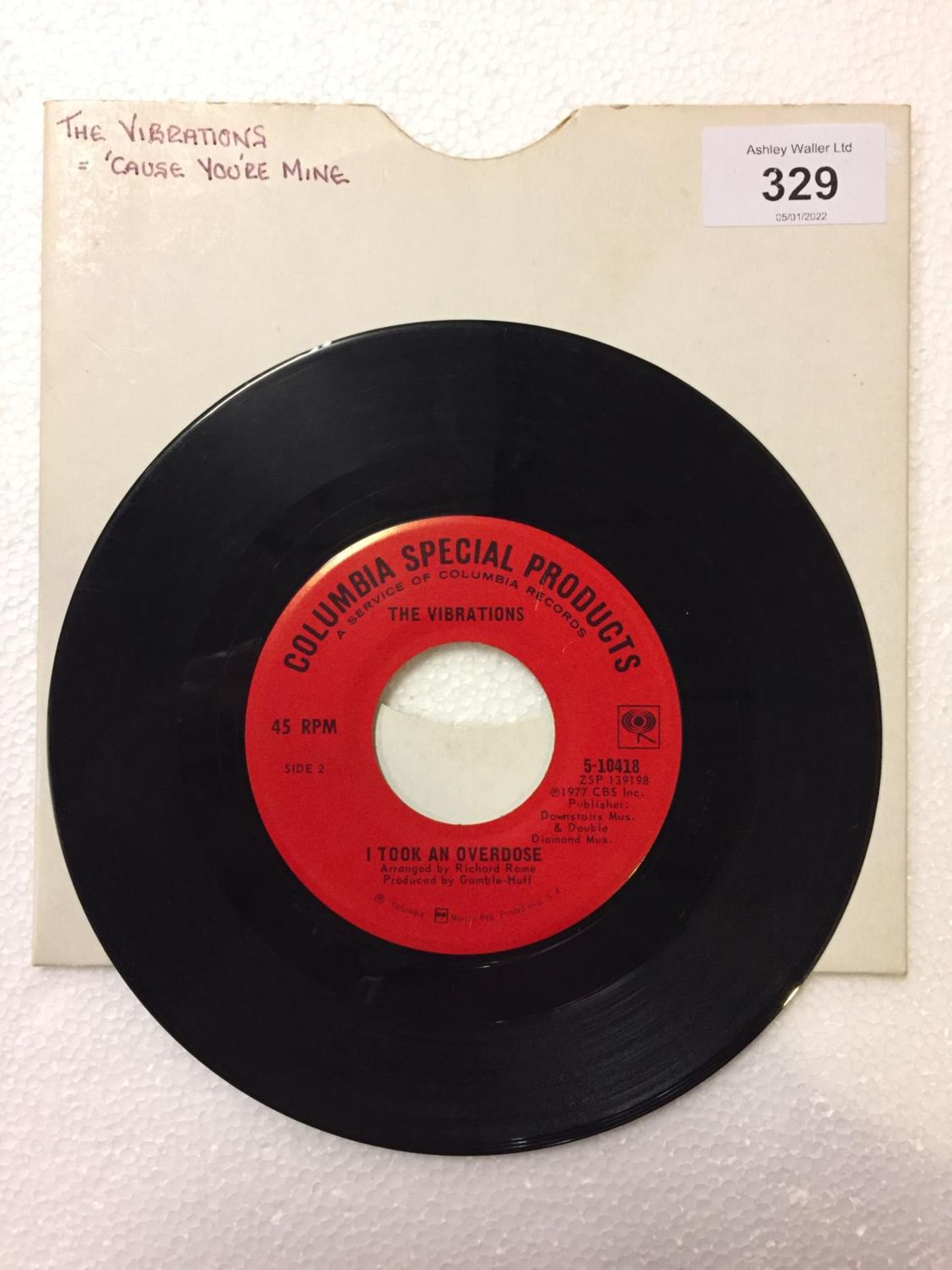 A US 1977 RELEASE 7 INCH VINYL FUNK / SOUL RECORD 'CAUSE YOU'RE MINE' BY THE VIBRATIONS. LABEL: - Image 2 of 2