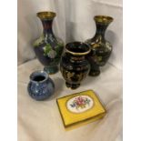 FIVE ITEMS TO INCLUDE TWO CLOISONNE VASES, A GRECIAN STYLE URN, FURTHER VASE AND LIDDED TRINKET BOX