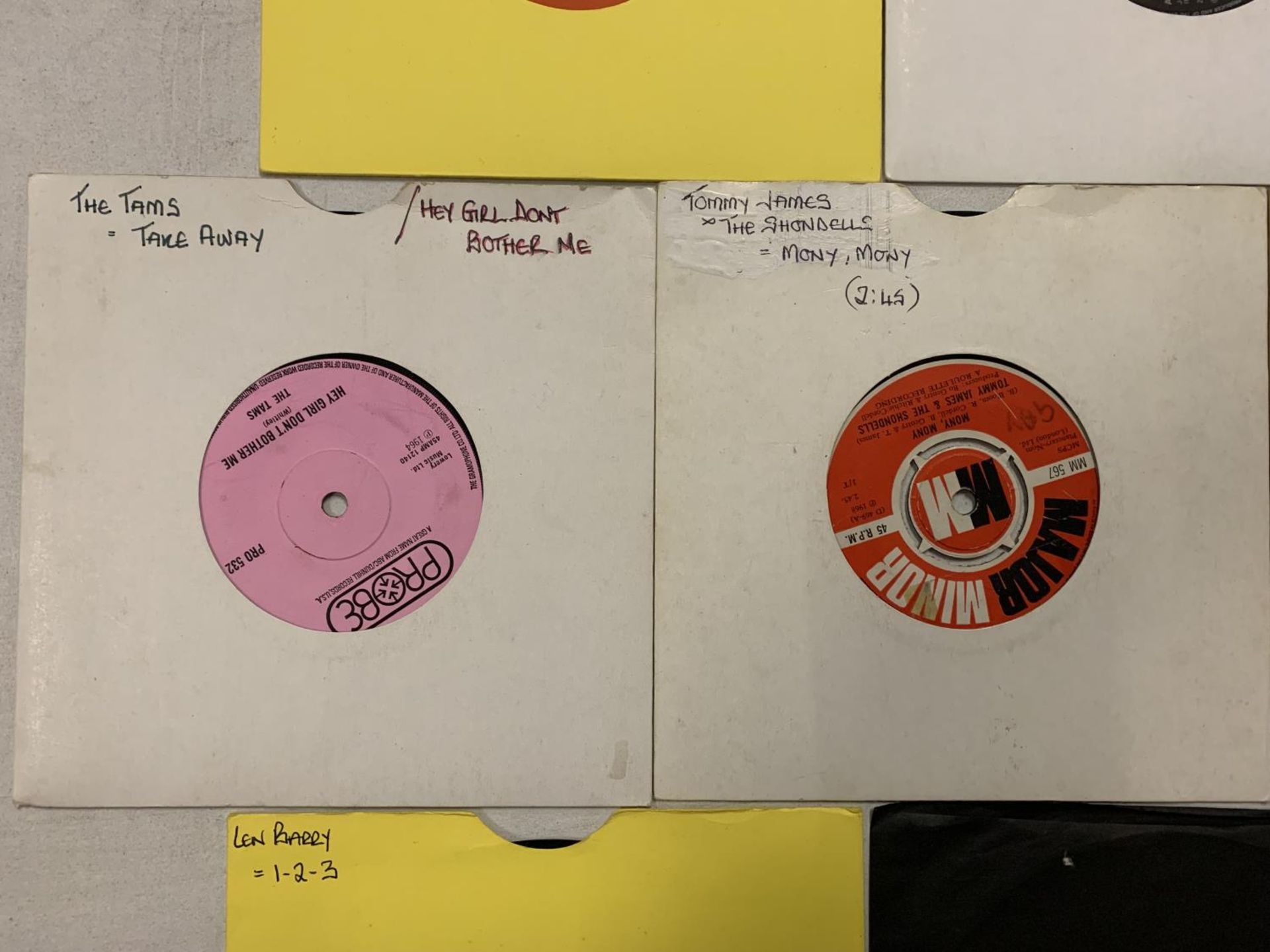 A COLLECTION OF 7 INCH MOSTLY FUNK / SOUL VINYL RECORDS TO INCLUDE: O'JAYS, THE SUPREMES, THE TAMS - Image 5 of 7