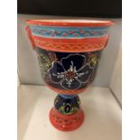 A HIGHLY DECORATED URN/PLANTER, HEIGHT 43CM, DIAMETER 27CM